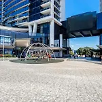 Level 57 Ocean View - Circle On Cavill - Self Contained, Privately Managed