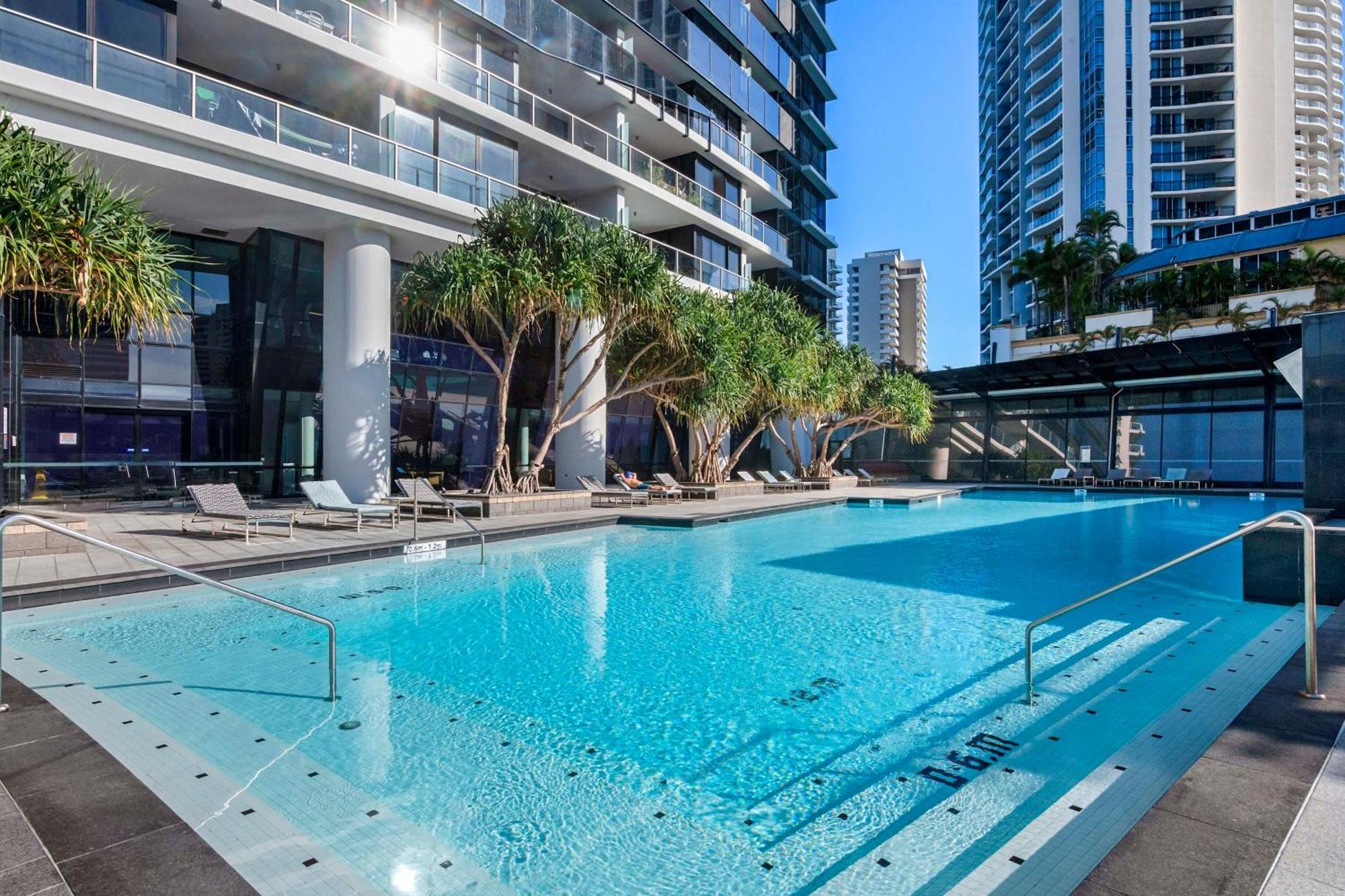 Level 57 Ocean View - Circle On Cavill - Self Contained, Privately Managed Apartment